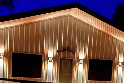 Image de Cozy cabin that sleeps 6 with Ac and WiFi on beautiful Palo Pinto lake. .