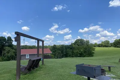 Image de Cozy 2-bedroom cabin with hot tub in the peaceful Hocking Hills