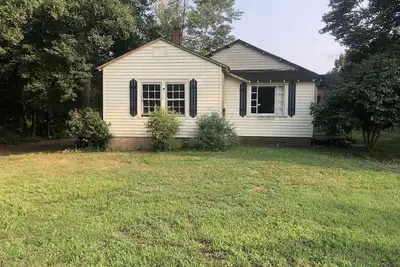 Image de Cute cottage in a rural setting