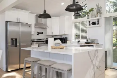 Image de Delightful Family Home with 3 Bedrooms and Sprawling Backyard
