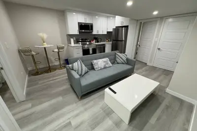 Image de Brand new 2 bdrm 3 beds luxury Guest Suite with separate entrance