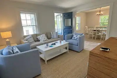 Image de Town, Lily Pond Park, Steps Beach walkable. Off-street parking. 2024 renovated.