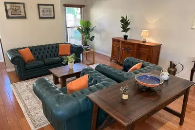 Image de Grand retreat in peaceful street