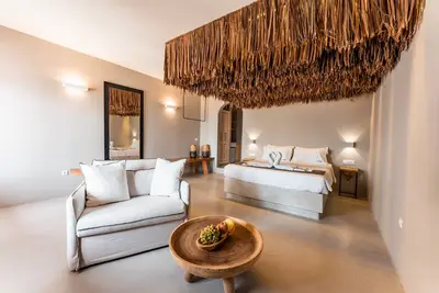 Image de Suites complex with caldera view