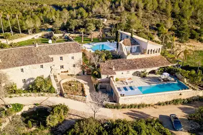 Image de Exquisitely renovated 2500sqm Typical Catalan Villa in the heart of Natural Park