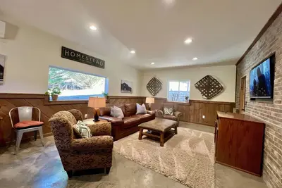 Image de Comfortable home near wineries and hiking