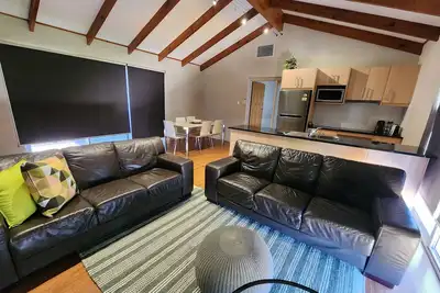 Image de Ethelton\nSpacious Upstairs 3 Bedroom Apartment