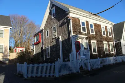 Image de Home base for a 5 star vacation. Clean & comfortable 3 br w/pkg. Great location.