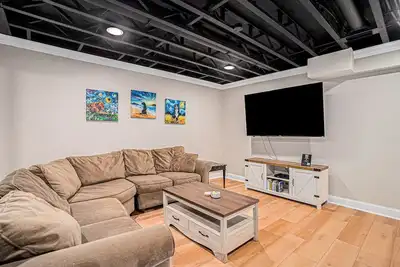 Image de Hounds on Hazel | Brand New Dog-friendly Getaway for 14 | Near the Shoreline