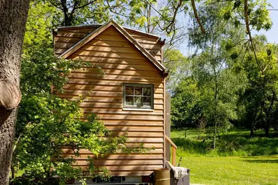 Image de Märchenhaftes Tiny Haus auf dem Historischen Gut Junkernhof in der Grimm Heimat