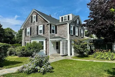 Image de Perfectly Located Large House Just Steps From The Beach! Rpam066