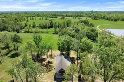 Image de The Wishing Well! Perfect couples getaway! Newly built cabin with pool!