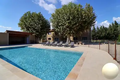 Image de Gîte spacieux, rénové, climatisé avec grande piscine sécurisée, jardin clos.