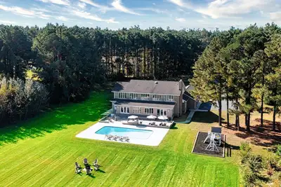 Image de Heated pool, sandy beach, pier, and playground set punch point apart!