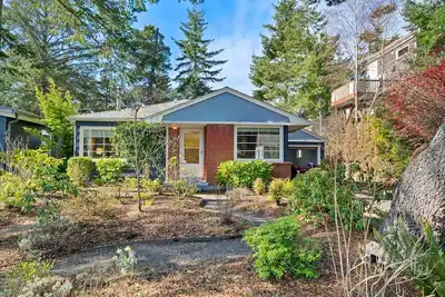 Image de Owl's Nest-Perfect small family getaway, Firepit, Air hockey, Dogs ok, Bbq