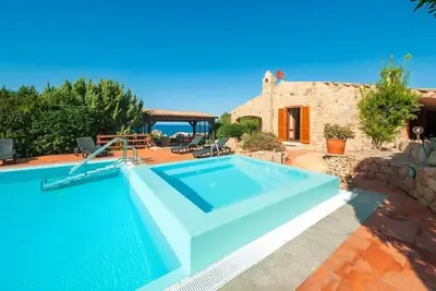 Image de [Villa Carla] Large beachfront villa with private pool, Jacuzzi and sauna