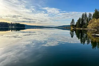 Image de Lakefront chalet with dock, firepit, pizza oven, fireplace, & 2 primary suites