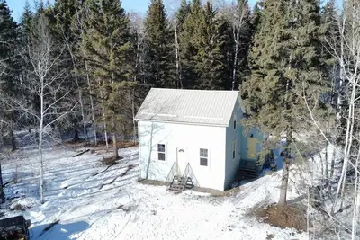 Image de 5 acres. Right beside boat launch! Parking for boats, skidoos and quads.
