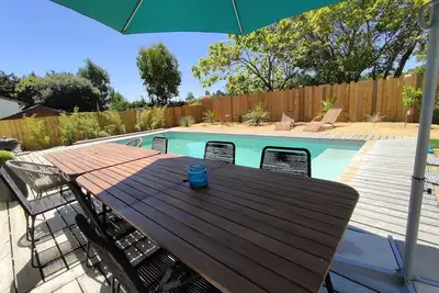 Image de Maison en bord de mer avec grande piscine chauffée