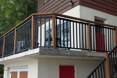 Image de Two Story Boathouse Located On East Side of Lake Simcoe