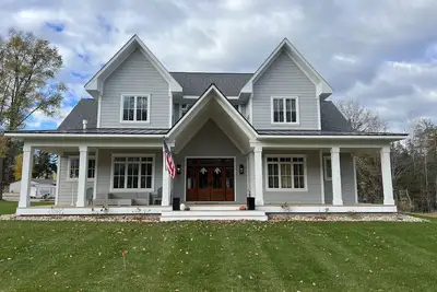 Image de Brand new spacious 6-bedroom house in downtown Harbor Springs Michigan!