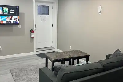 Image de Private entrance one bedroom one bath basement suite. \nRegistration # Bl277166