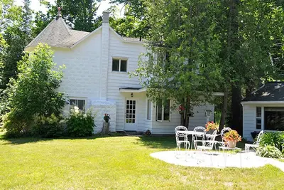 Image de Lower Terrace in Three Pines Resort