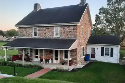 Image de Charming 4 bedroom FarmHaus, circa 1790, renovated on Scenic Byway.