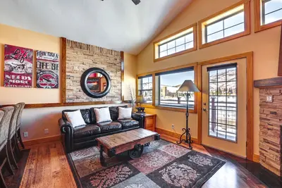 Image de 4 Mi to Ski: Dillon Condo w/ Balcony & Mtn Views