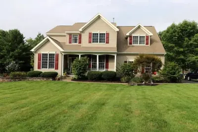 Image de Beautiful Saratoga Springs home. Located near Saratoga Racetrack.
