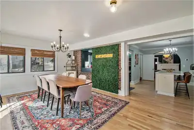 Spacious Family Retreat: King Beds+Arcade+Playground. Minutes from Zoo\/Downtown