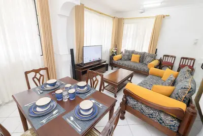 Image de Phenomenal, cool, quiet, clean 2-bedroom apartment with WiFi and swimming pool.