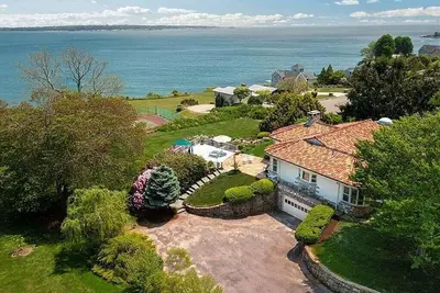 Image de Oceanfront Estate with grand views of beach/ocean for weekly or seasonal rental