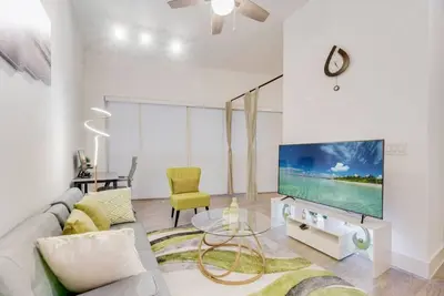 Image de Snazzy loft style 2br | Gym | Parking | Workspace