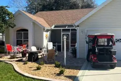 Image de 3 Bedroom 2 Bathroom sleeps 6 and includes golf cart - close to town squares
