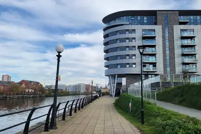 Image de Mcr's Luxurious 2 Bed Haven with Balcony - Proximity to Manchester United