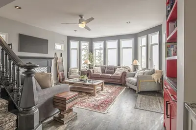Image de Premier ski-in & out home with hot tub, sauna, arcade games and pet friendly!