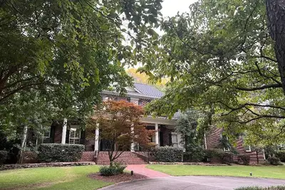 Image de Beautiful Colonial 1. 5 miles from Pinehurst #2 and Historic Village District! \n