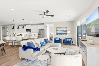 Image de New Condos! 7Bed/7Bath- 3 MasterSuites & Pool! 4de