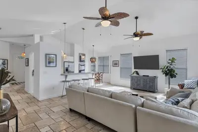 Image de Your private oasis awaits— 3 bdrm, 2 bath home, 1. 8 miles to the beaches of Ami!