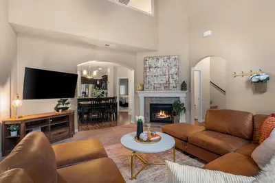 Image de Spacious + Stylish Tumwater Townhome + Walking distance to food + parks