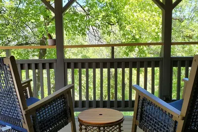 Image de Cozy Cabin Studio Nestled in the Trees with Mountain Views.