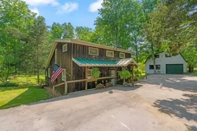 Image de Charming 3 bedroom \/ 2 bath Cottage Near Patoka Lake!