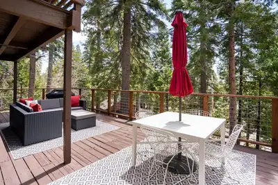 Image de Peaceful Modified A-Frame, Hot Tub, 4min to Lake