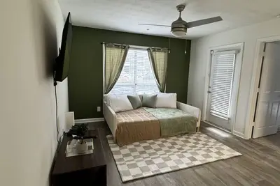 Image de Welcome to Midtown Bliss, your exclusive haven in the heart of Atlanta.