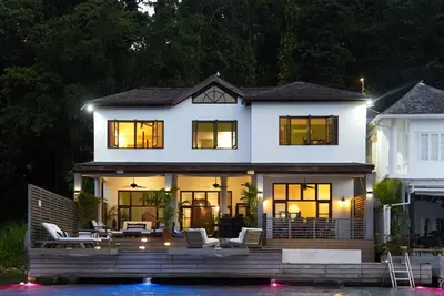 Image de Avalon - Private Luxury Villa - where tranquility becomes your reality in this 4 bedroom gem on the water