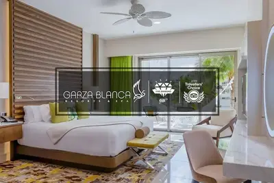 Image de ✩Modern 588sqft Suite✩Ocean View✩Private Balcony w/ Hammock✩