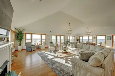 Image de 9 Bed Oceanfront in Obx With Pool & 2 Hot Tubs!
