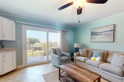 Image de Gulf-front condo with beach access, 2 pools, 2 hot tubs, gym, & balcony