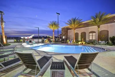 Image de St. Simons Island's Ideal Oasis: Free Parking Near Neptune Park, Pool, Bbq